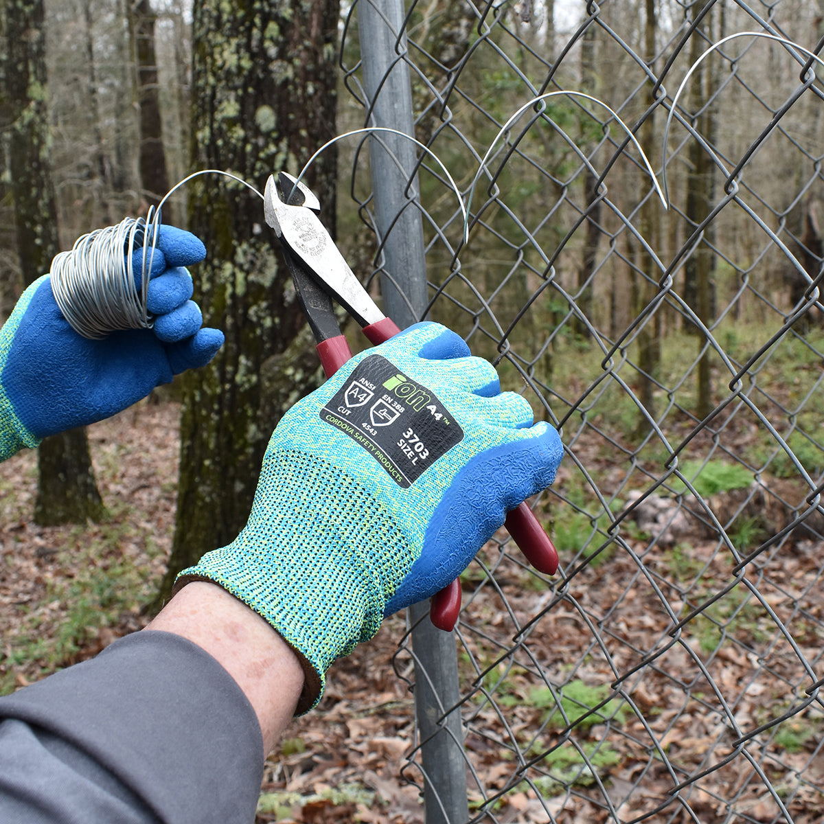Cut-Resistant Gloves, ANSI Cut Level A4, Crinkle Latex