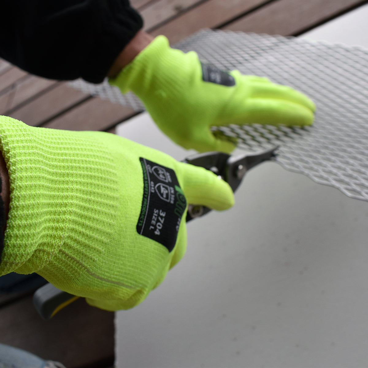 High-Visibility Cut-Resistant Gloves, ANSI Cut Level A4